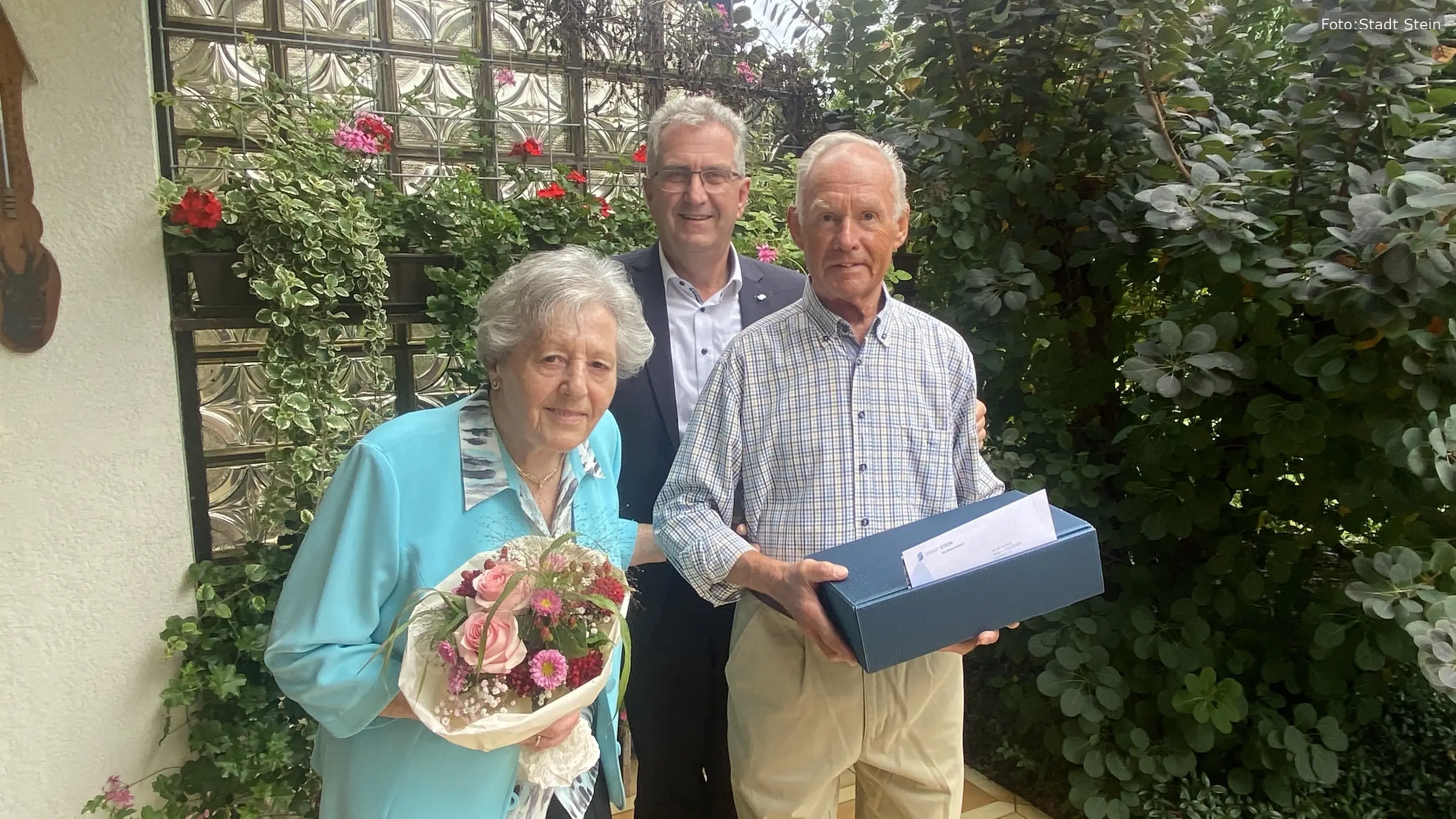 Helga und Ernst Dengler feiern ihre Diamantene Hochzeit in Stein – 60 Jahre voller Liebe und Respekt.