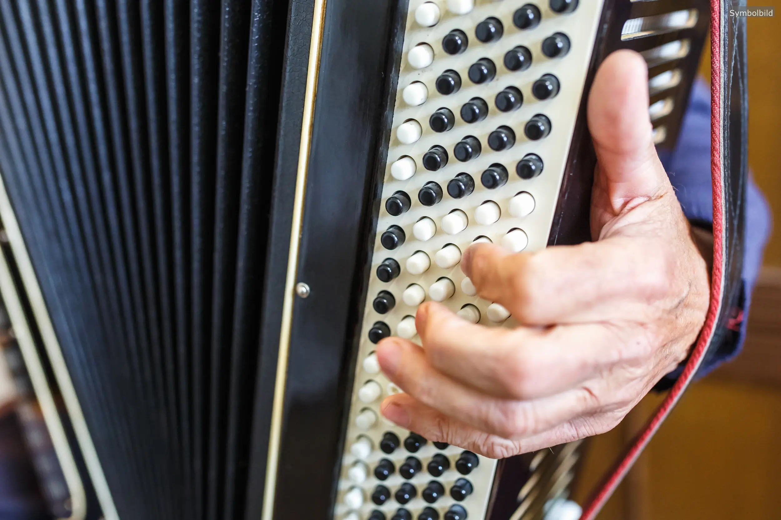Akkordeon-Spielgemeinschaft Erlangen e.V. lädt zu einem musikalischen Abend in die St.-Stephanuskirche in Oberasbach ein. Eintritt frei, Beginn um 17 Uhr.