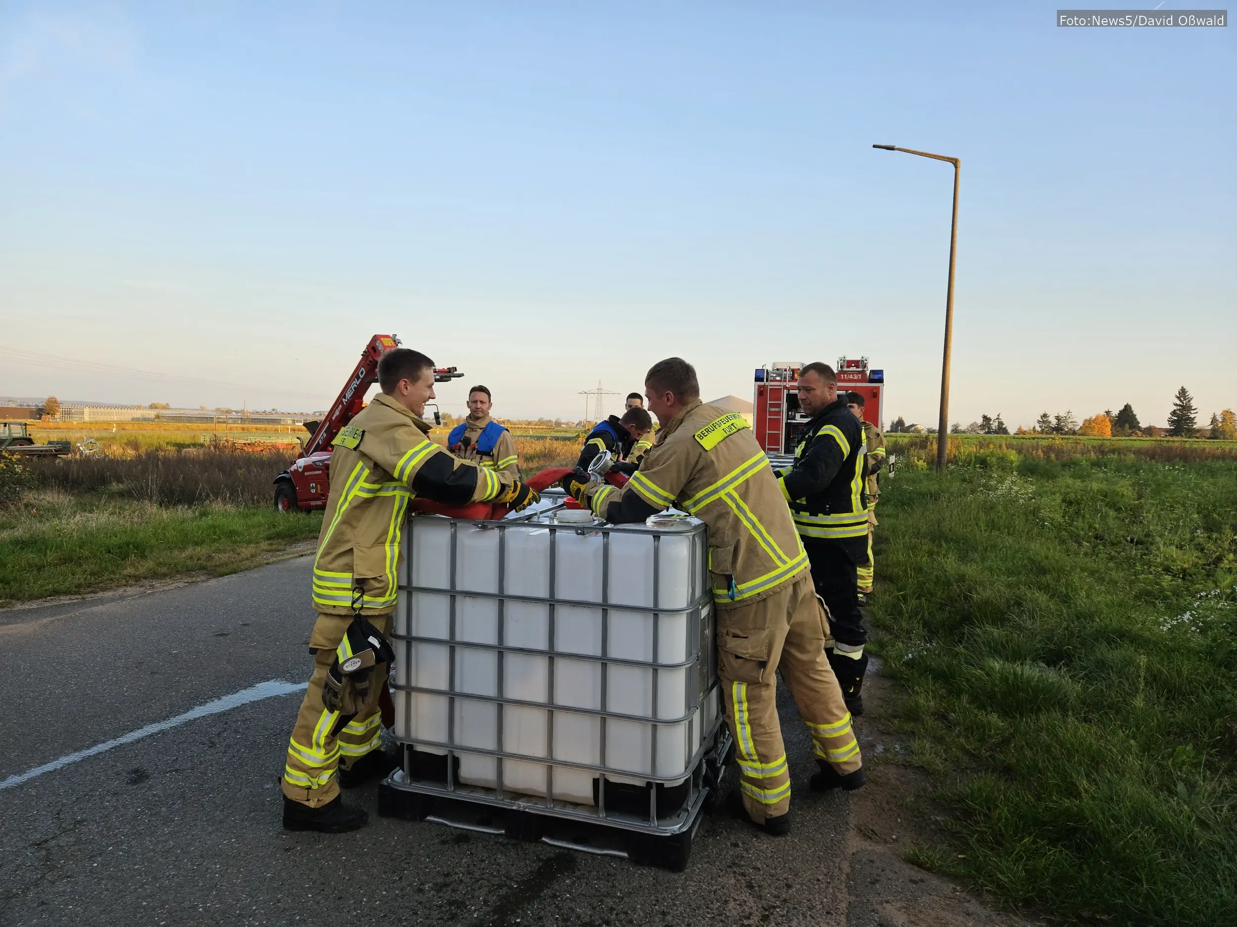 Panzergranate auf Acker in Fürth-Ronhof gefunden – kontrollierte Sprengung ohne Evakuierung durchgeführt.