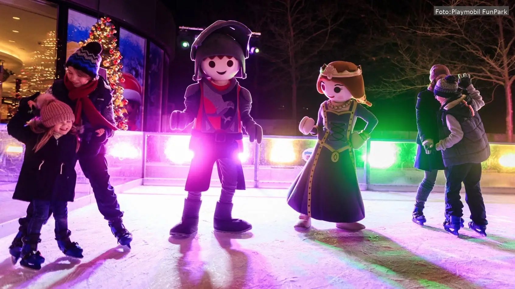 Der Playmobil-FunPark in Zirndorf lädt mit zauberhafter Winterkulisse und Echteisbahnen zu einem unvergesslichen Familienerlebnis ein.