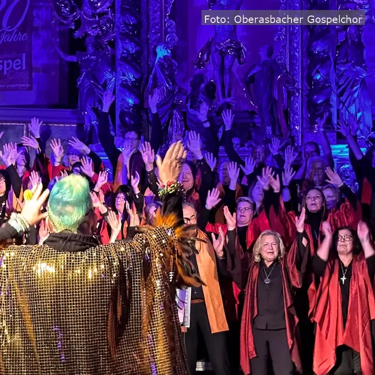 Der Oberasbacher Gospelchor gestaltet den Partnerschaftsgottesdienst für Siha in der St.-Stephanus-Kirche in Oberasbach mit afrikanischen Liedern.