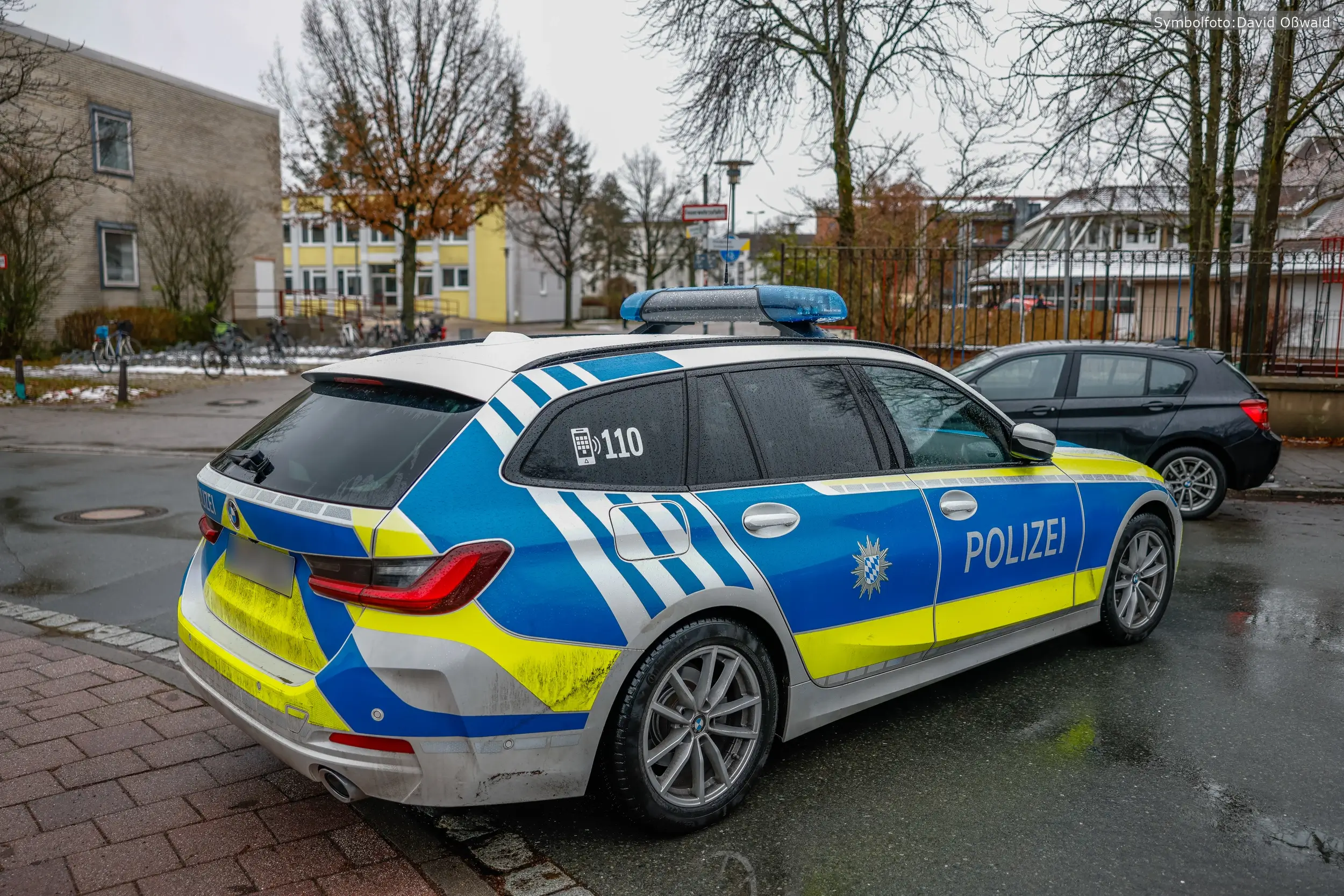 Diebe entwendeten Pedelecs und E-Scooter im Wert von 16.000 Euro.
