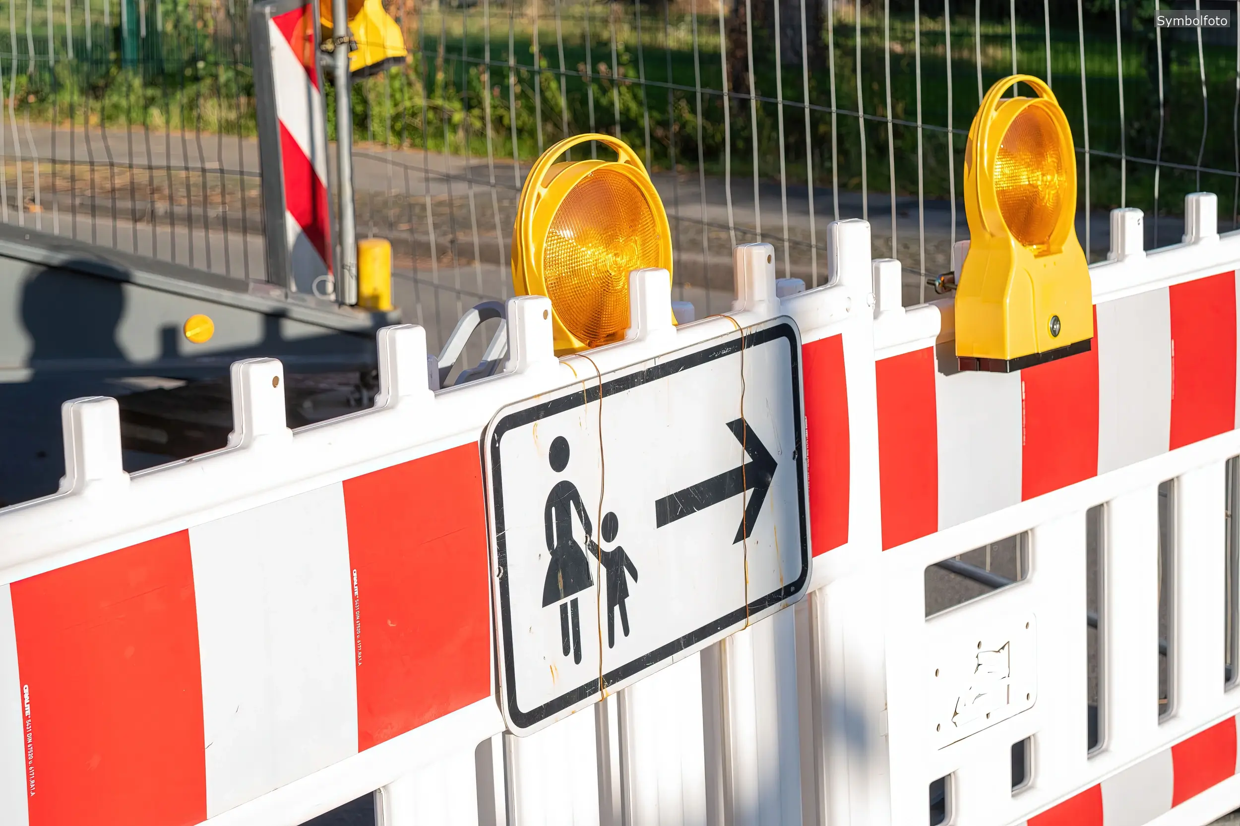 Verkehrsbehinderungen in Stadeln: Wichtige Verbindung für Fußgänger und Radfahrer gesperrt