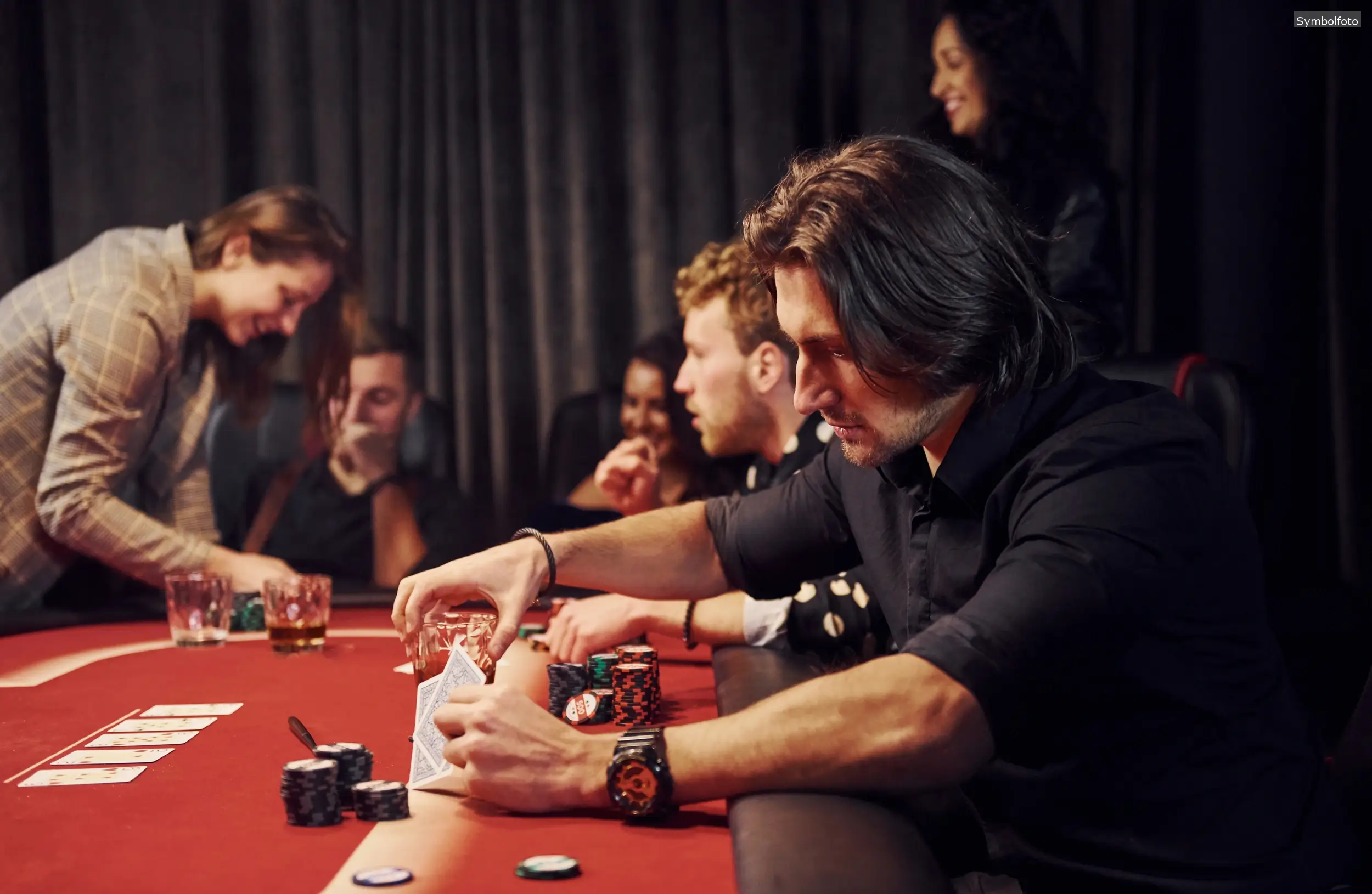 Poker für den guten Zweck: Großes Benefizturnier im Sportpark Ronhof