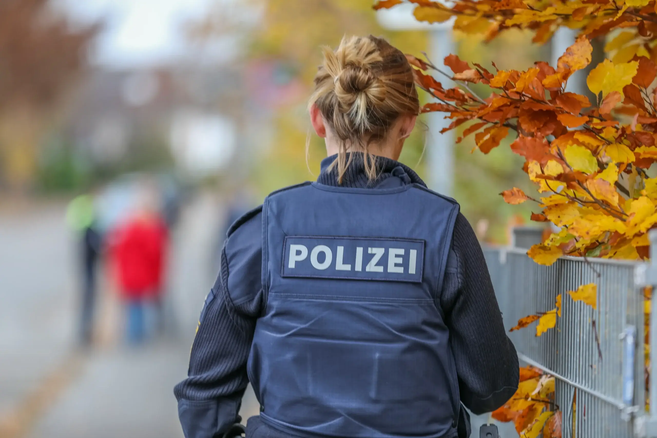 Die Polizei sucht Zeugen zur gewalttätigen Auseinandersetzung in der Fürther Innenstadt.