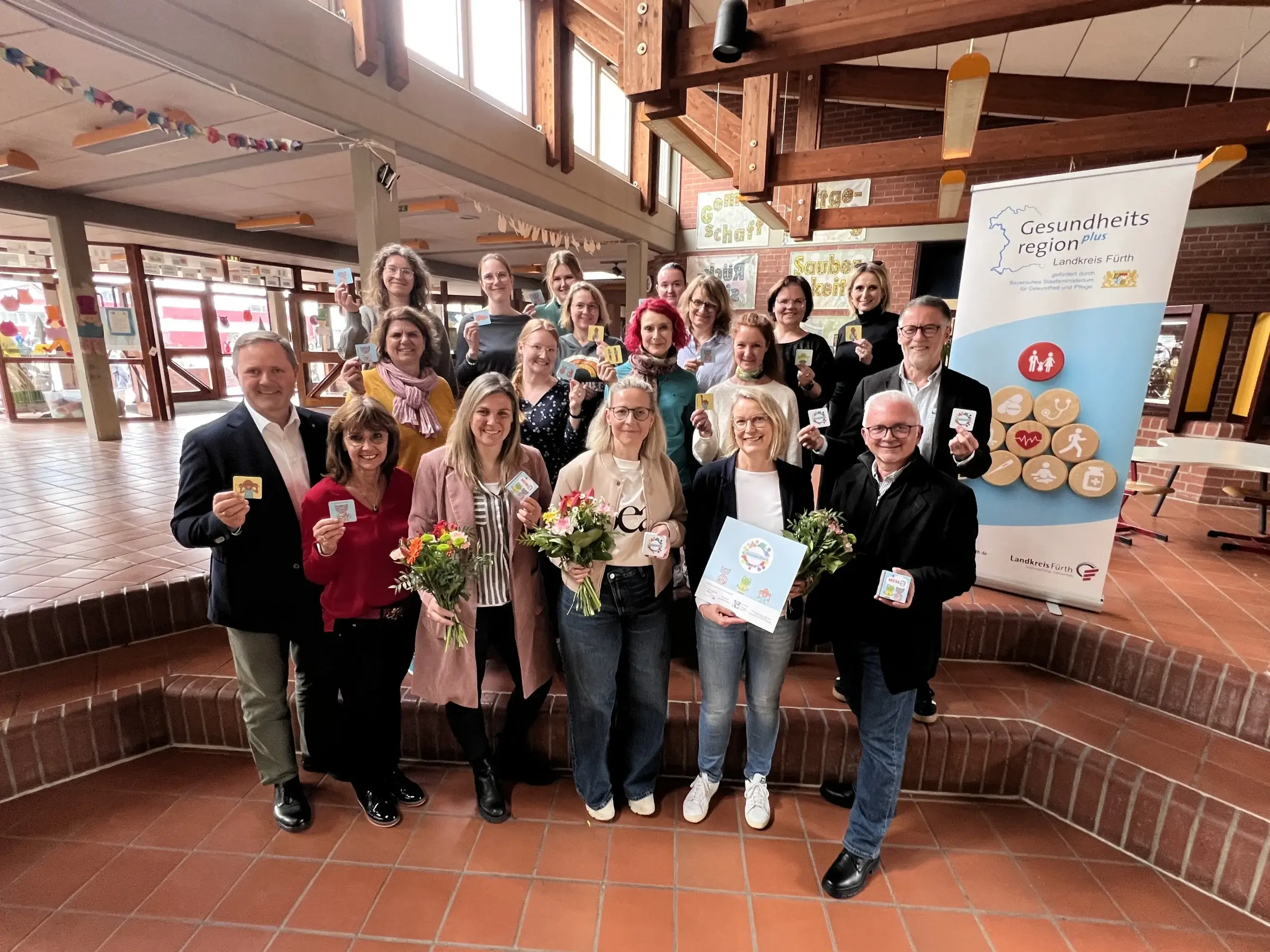 Vertreter des Projekts »Gelassene Schule« bei der Auszeichnung der Grundschule 1 in Zirndorf. Foto: Roland Beck