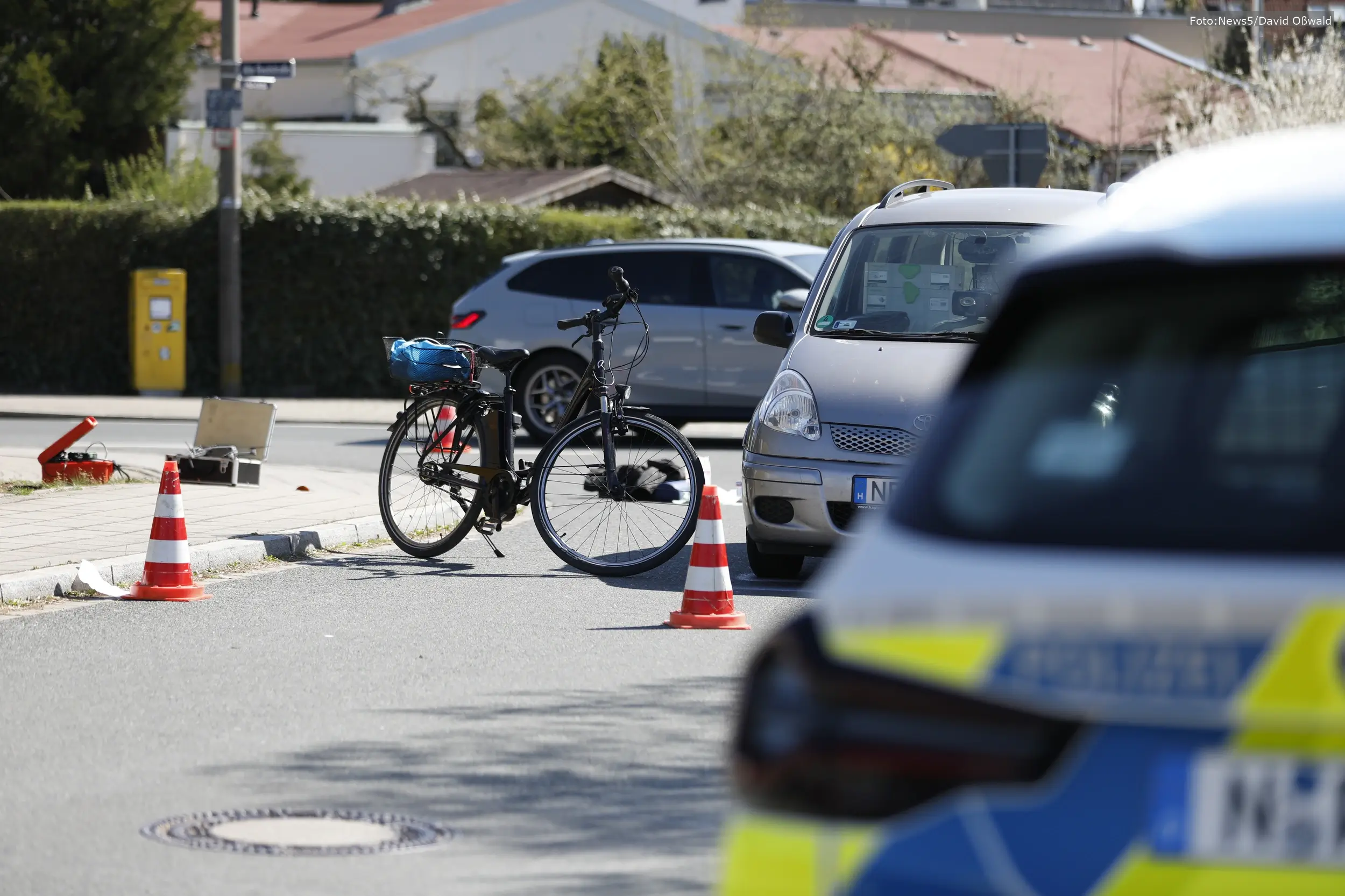 Unfall in der Alten Reutstraße: Fahrradfahrerin verletzt – Gutachter ermittelt
