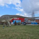 Giganten der Urzeit zurück in Fürth: Dinosaurierland gastiert erneut bei Möbel Höffner