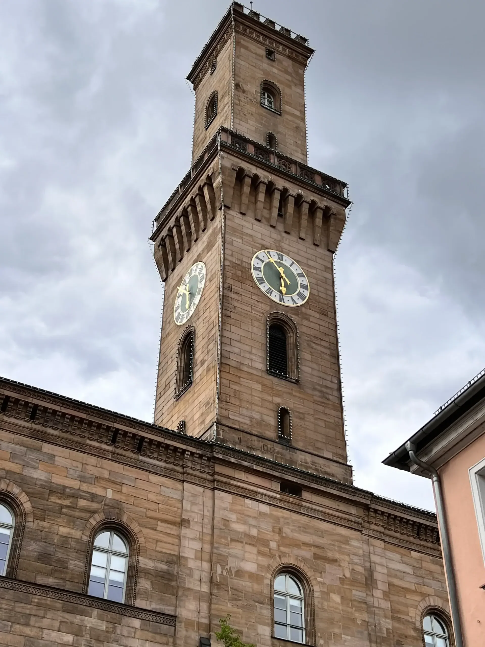 Das Fürther Rathaus feiert sein 175-jähriges Bestehen mit speziellen Turmbesichtigungen.