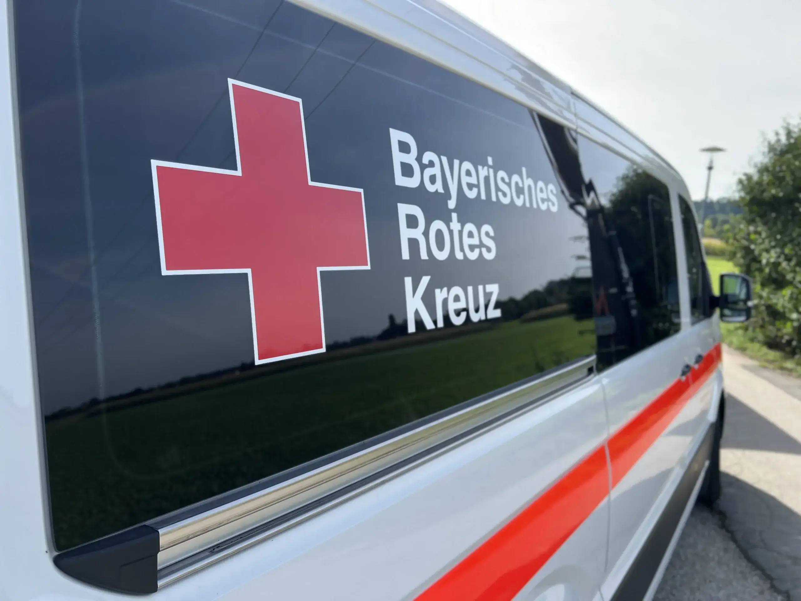 Beim Tag der offenen Tür präsentiert das BRK Einsatzfahrzeuge und bietet ein buntes Programm.