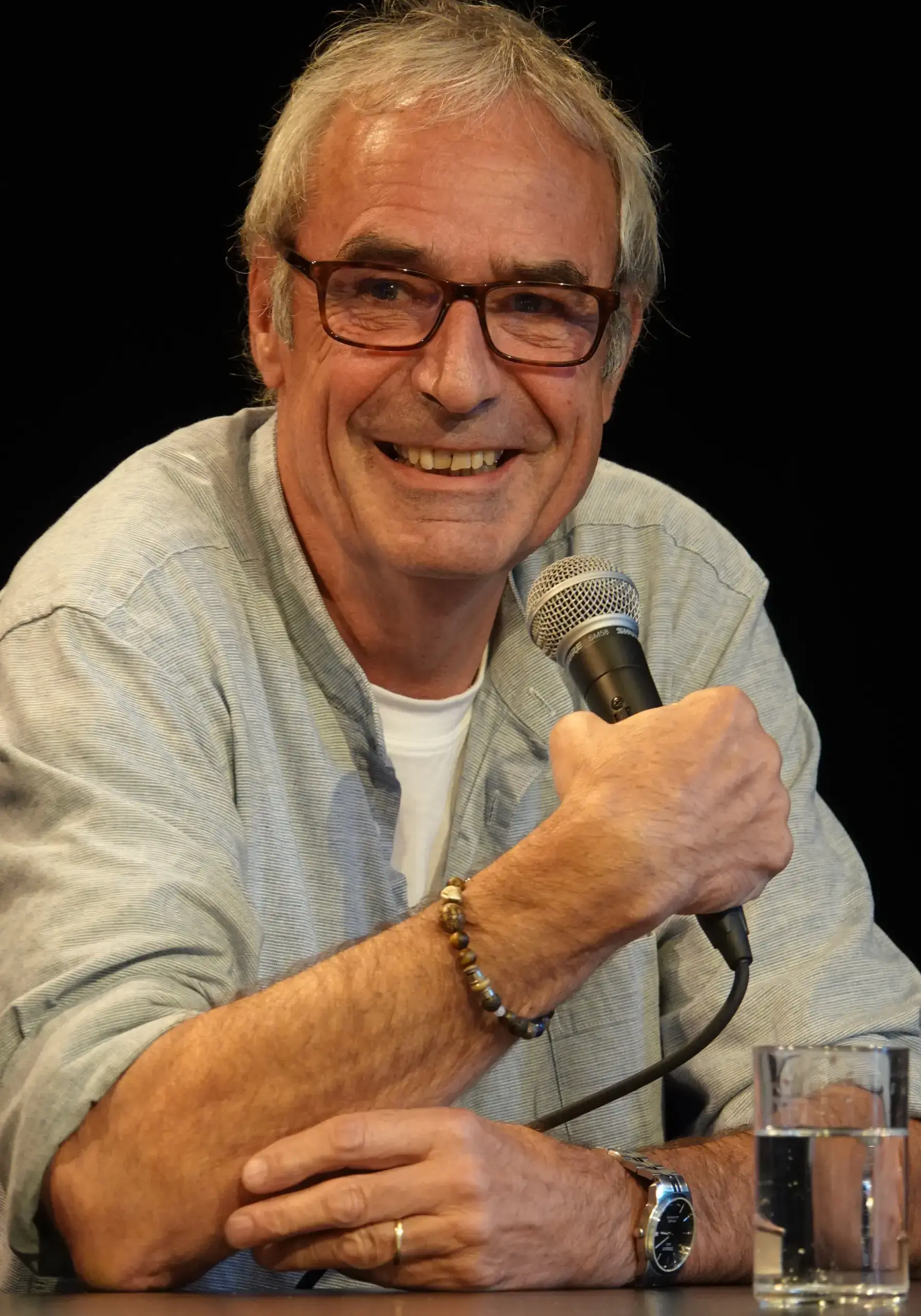 Tommie Goerz liest im malerischen Stadtpark von Fürth aus seinem Roman «Im Schnee».