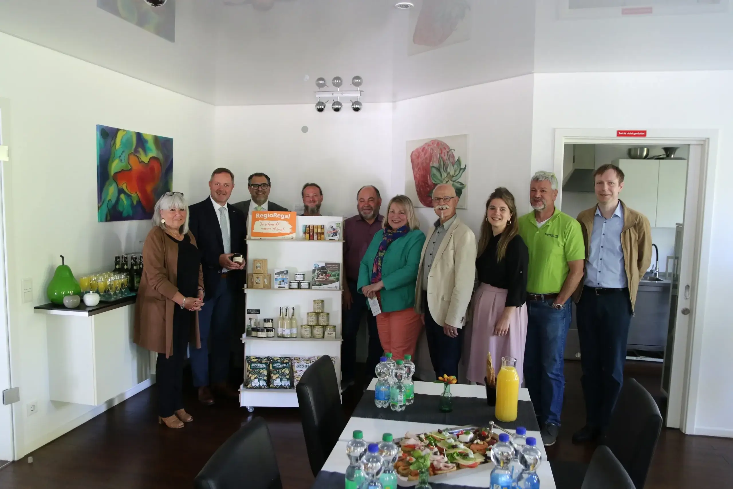 Regionale Produkte attraktiv präsentiert: Das Regioregal im Landkreis Fürth.