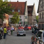Oldtimer begeistern bei der Durchfahrt der Rallye in Zirndorf.