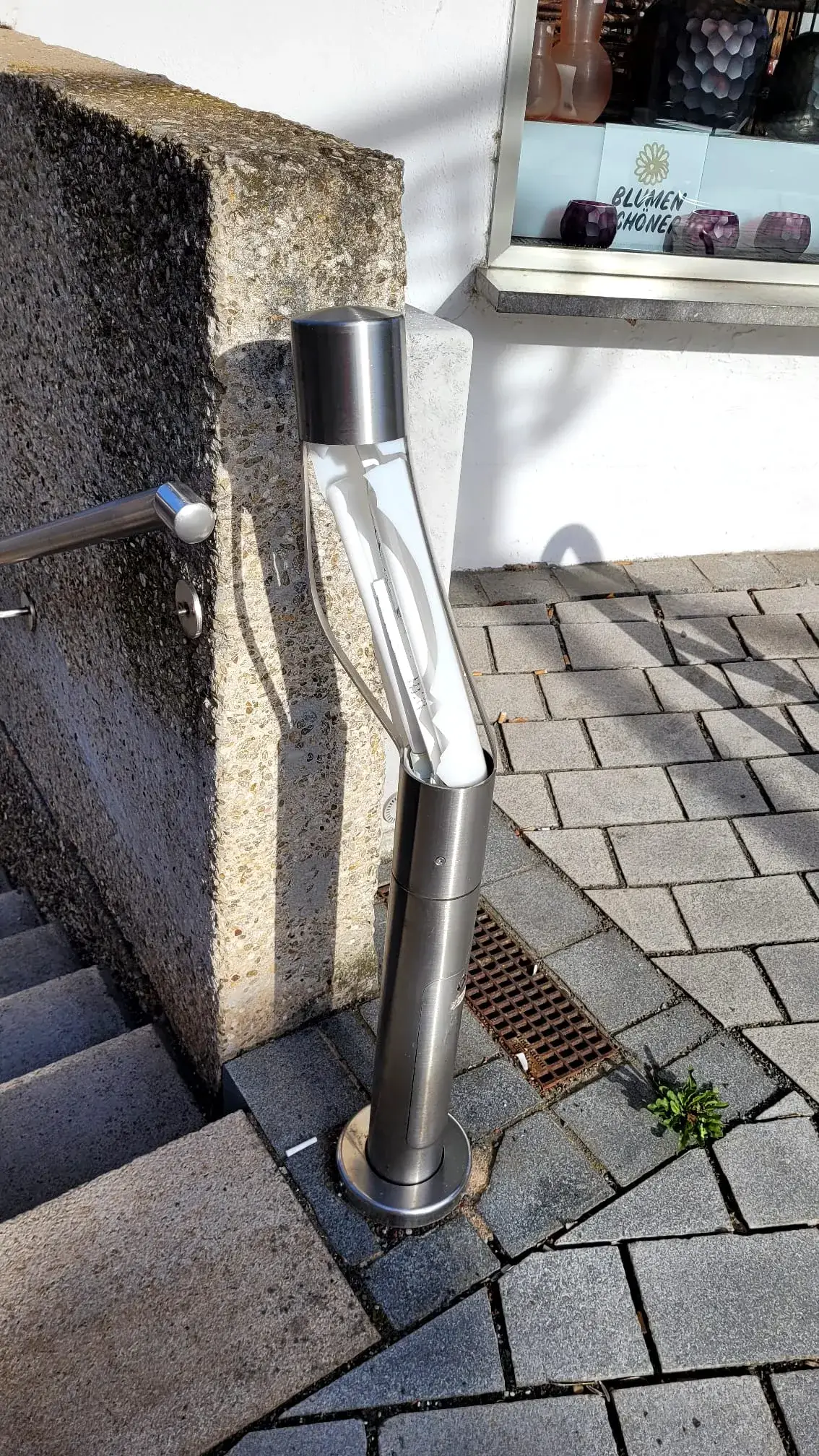 Sicherheitswacht auf Patrouille in Zirndorf, um Vandalismus vorzubeugen.