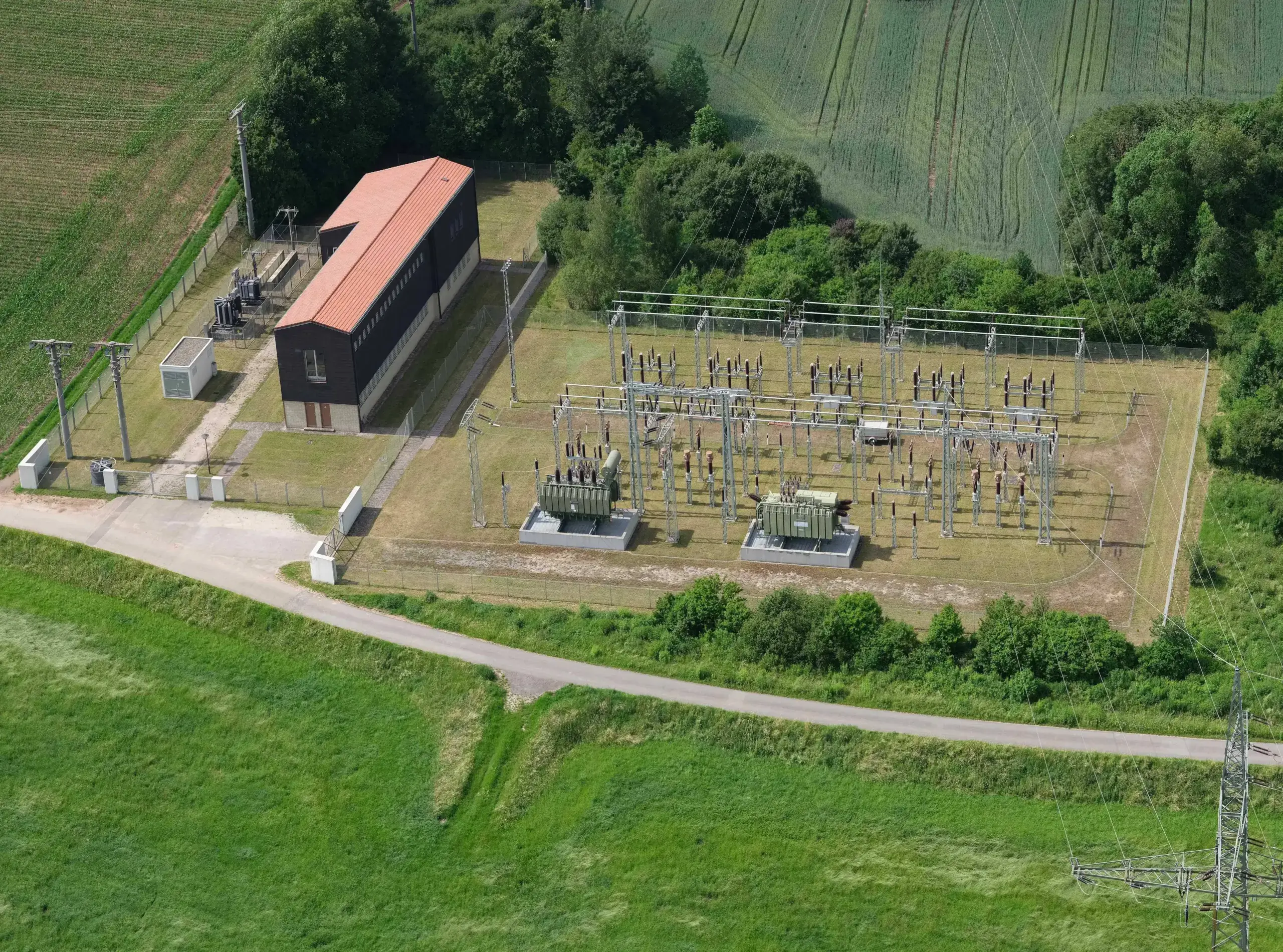 Das Umspannwerk in Langenzenn wird aufgerüstet, um die wachsende Nachfrage nach erneuerbaren Energien zu bewältigen.