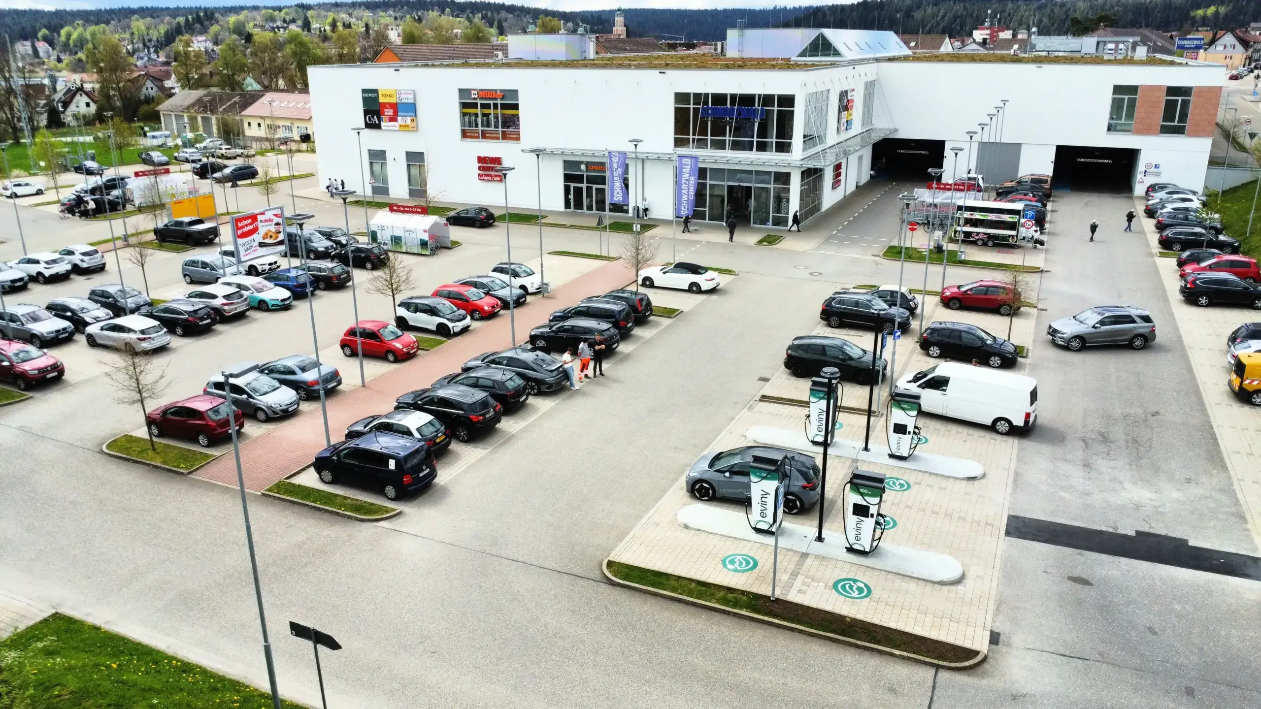 Eviny-Ladepark Schwarzwaldcenter in Freudenstadt. Der XL-Ladepark in Fürth ist doppelt so groß. Foto: Eviny