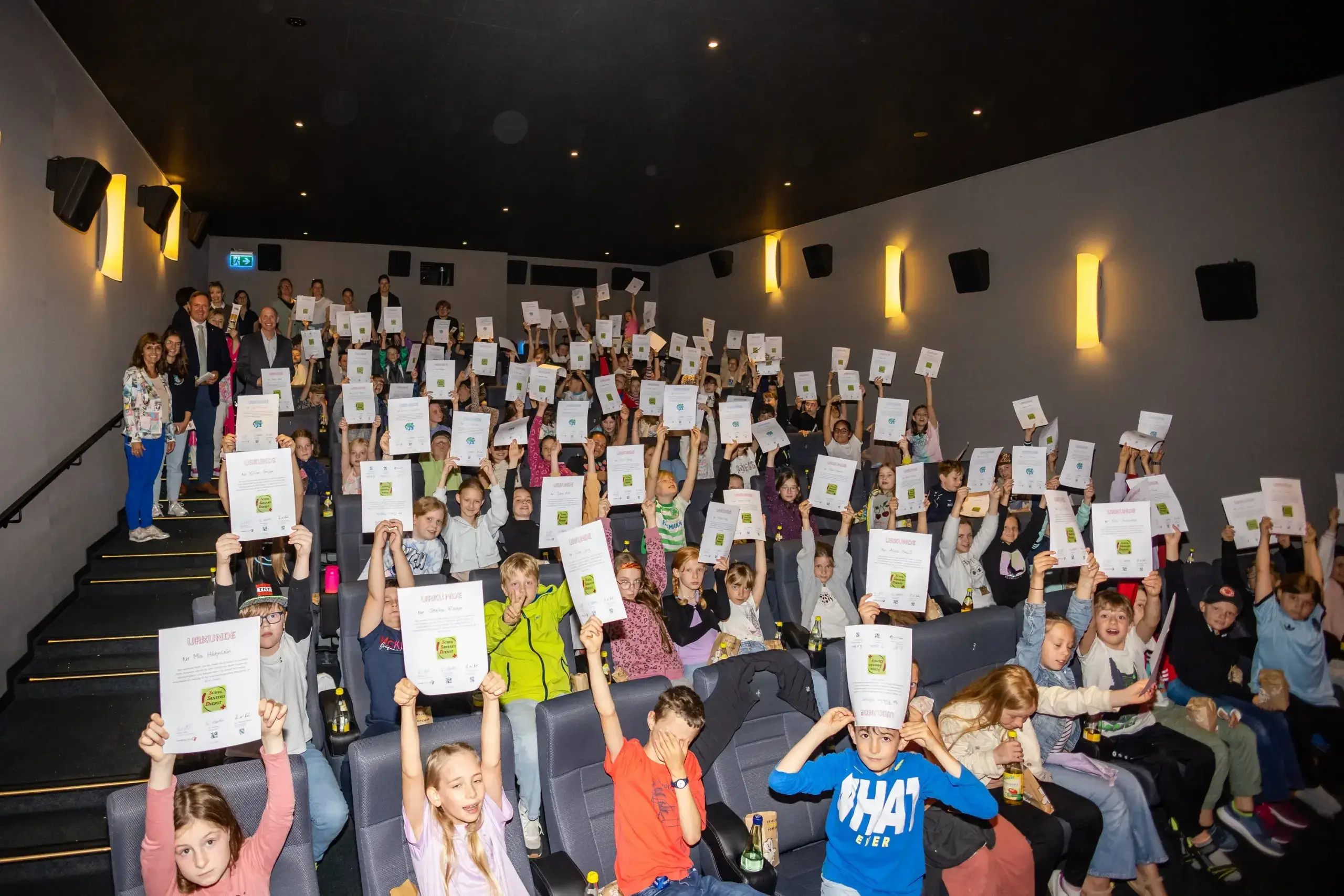 Die Preisverleihung der engagierten Schüler fand im feierlichen Rahmen eines Großhabersdorfer Kinos statt. Foto: Landratsamt