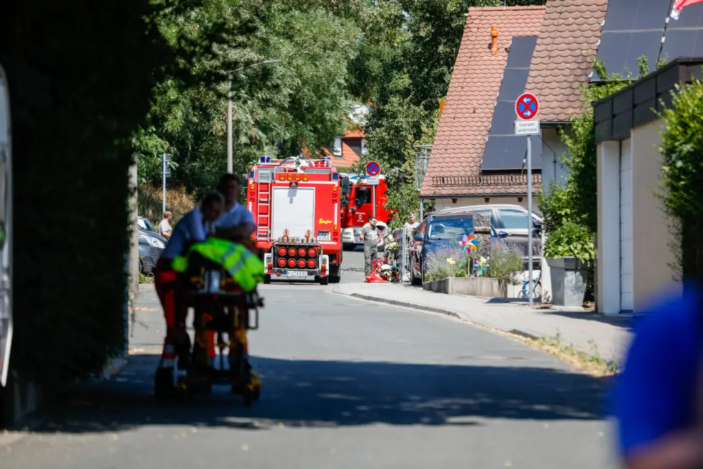 Photovoltaik-Defekt löst Großeinsatz bei 38 °C aus – Kindergarten in Unterfarrnbach evakuiert