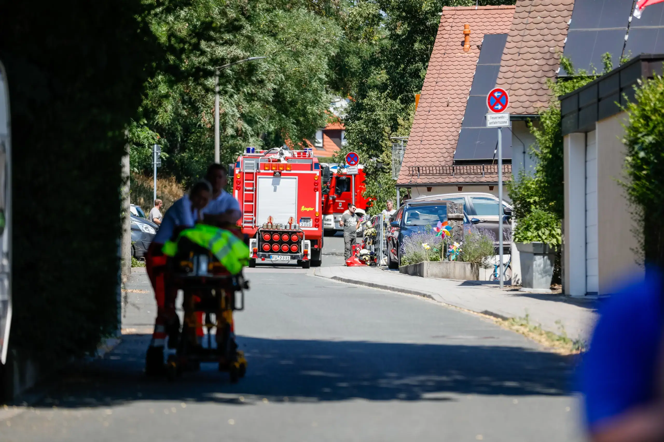Hitze und Rauch: Einsatz am Unterfarrnbacher Kindergarten fordert Feuerwehr und THW