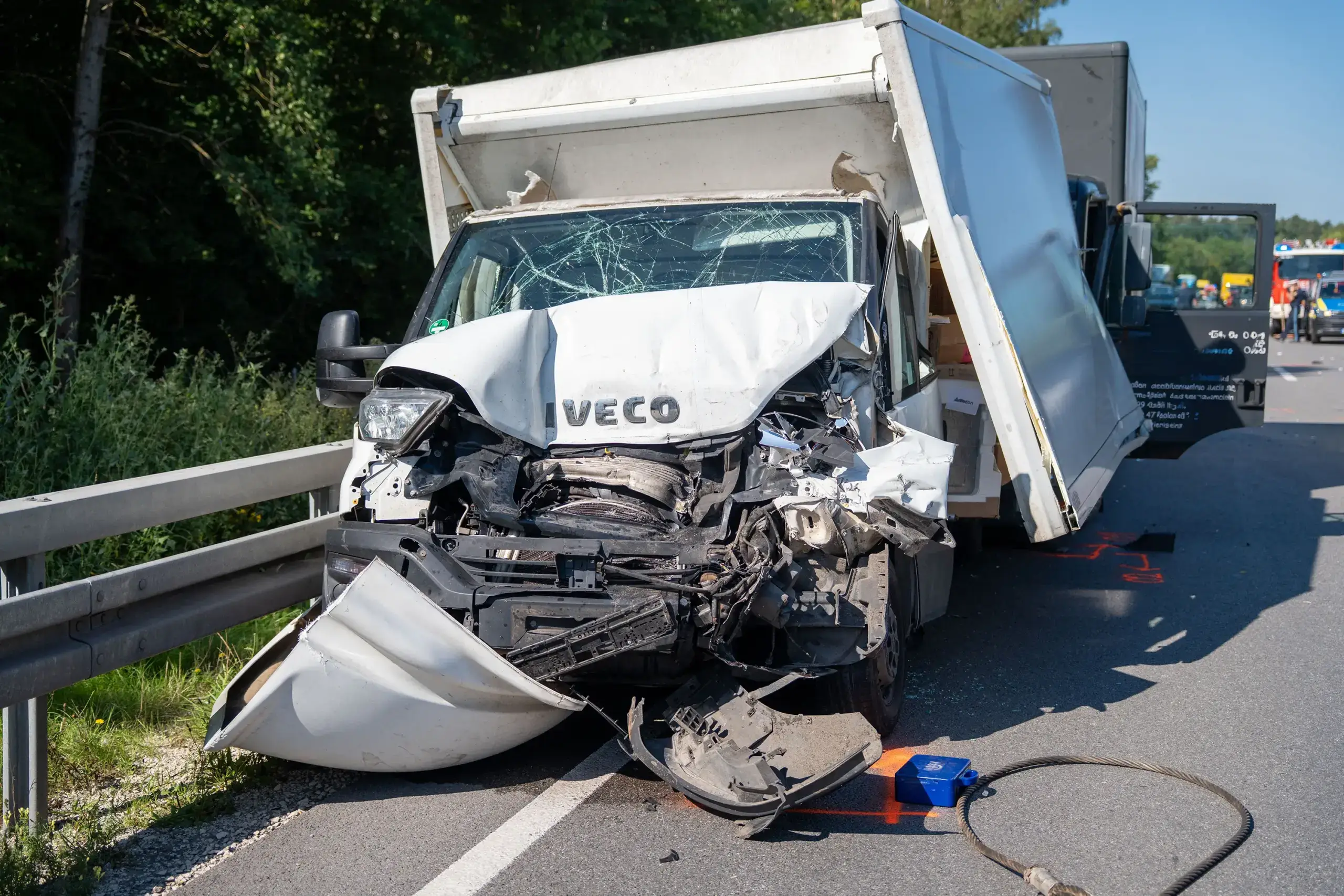 Schwerer Unfall auf der B8 bei Langenzenbn aufgrund plötzlichem Stillstand. Foto: News5