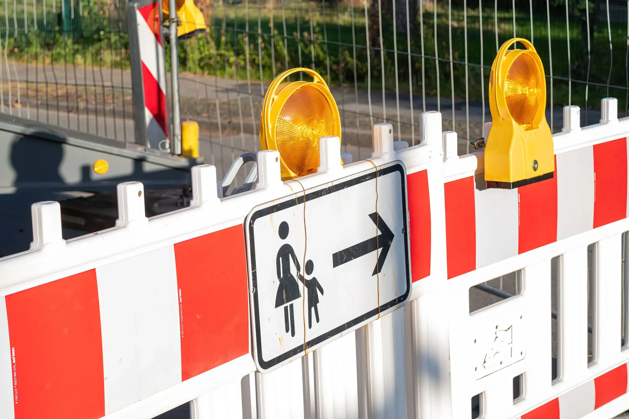 Fürth: Vollsperrung der Hinteren Straße vom 1.–12. September – Umleitungen und verlegte Haltestellen.