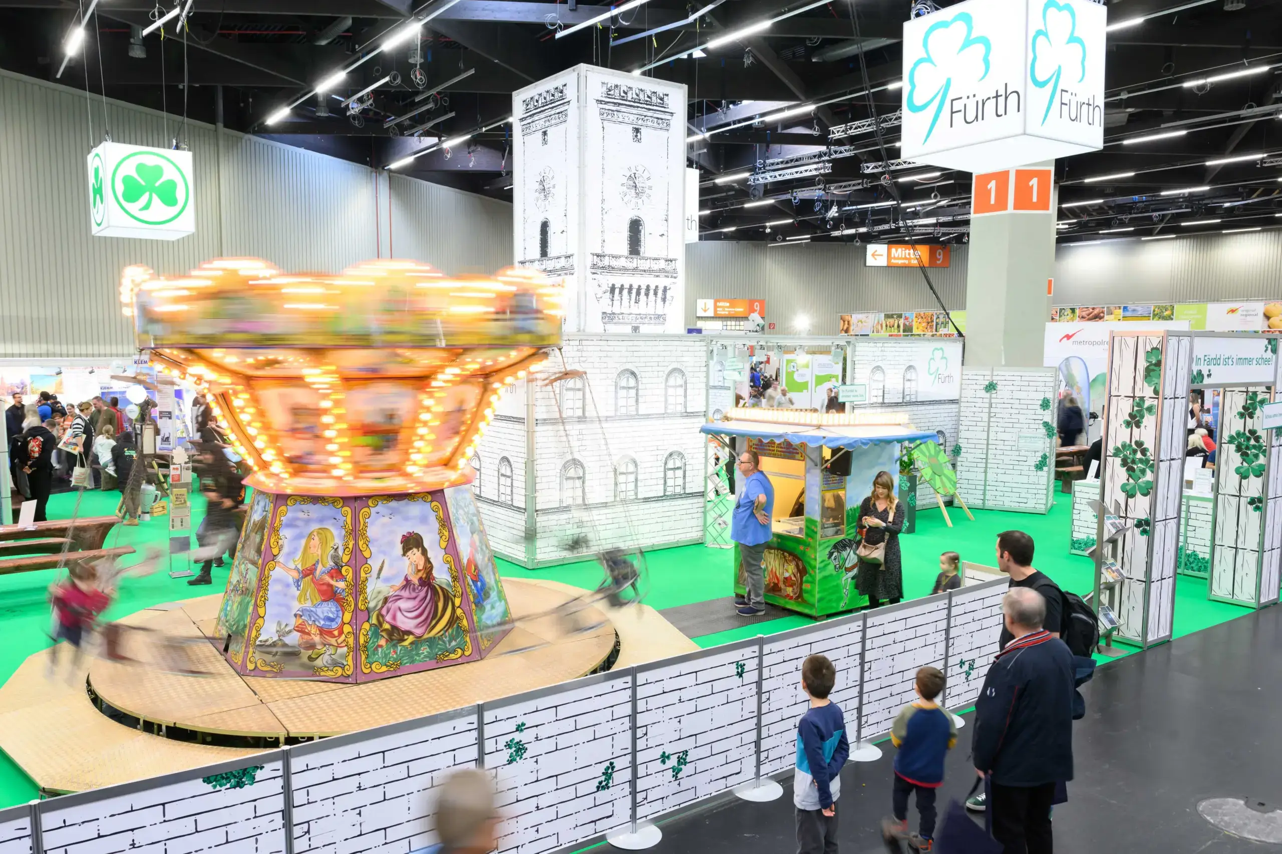 Fürth auf der Consumenta: Feiern unter dem Rathausturm mit Fotopoint, Quiz und Familienprogramm. Foto: Consumenta/Timm Schamberger