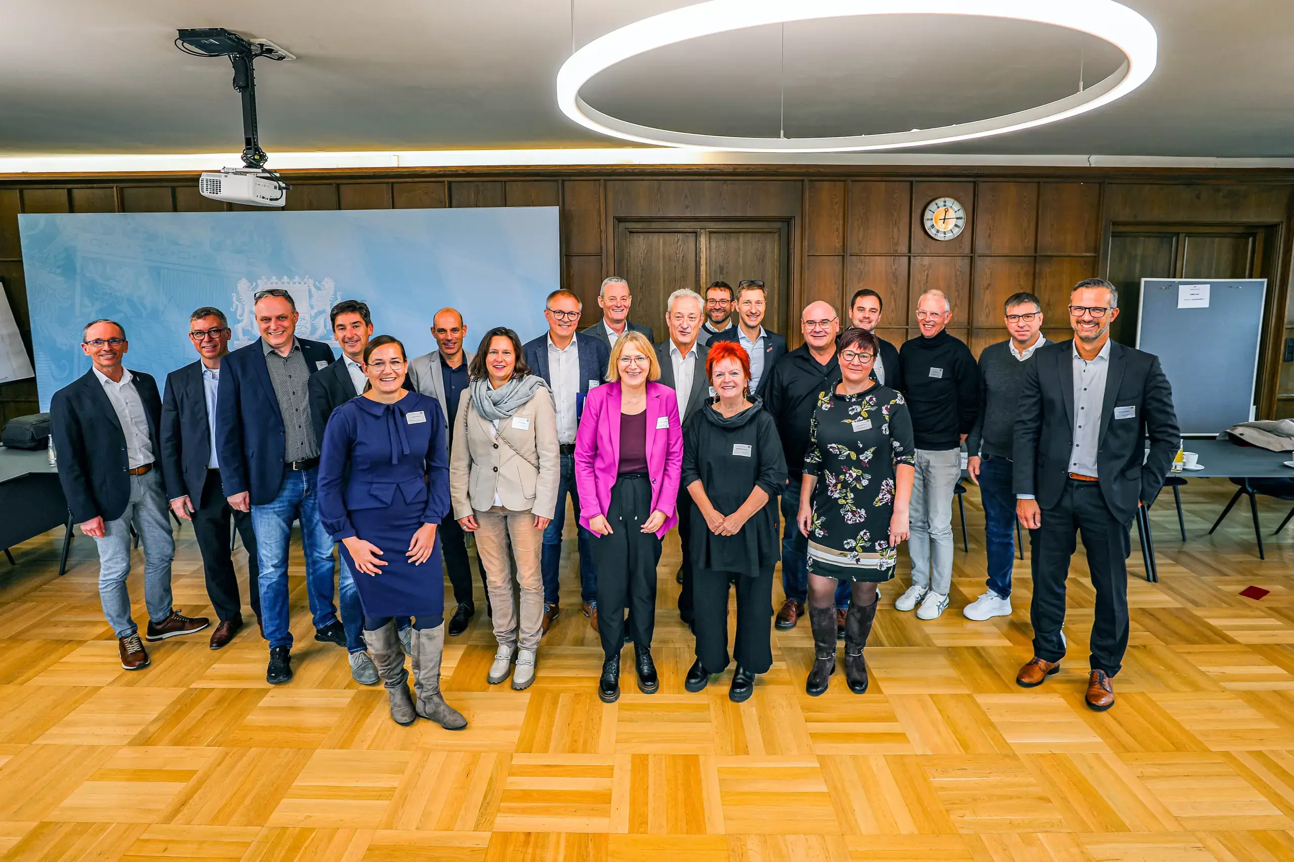 Runder Tisch im Wirtschaftsministerium: Gemeinsam den Wandel im bayerischen Werkzeug- und Formenbau gestalten. Foto: Büro Barbara Fuchs